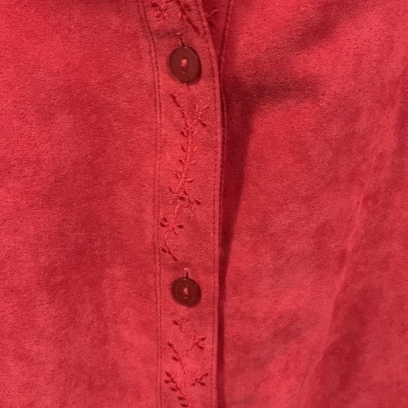 Relativity Suede feel embroidered Women’s button up blouse in red very pretty - Picture 4 of 6